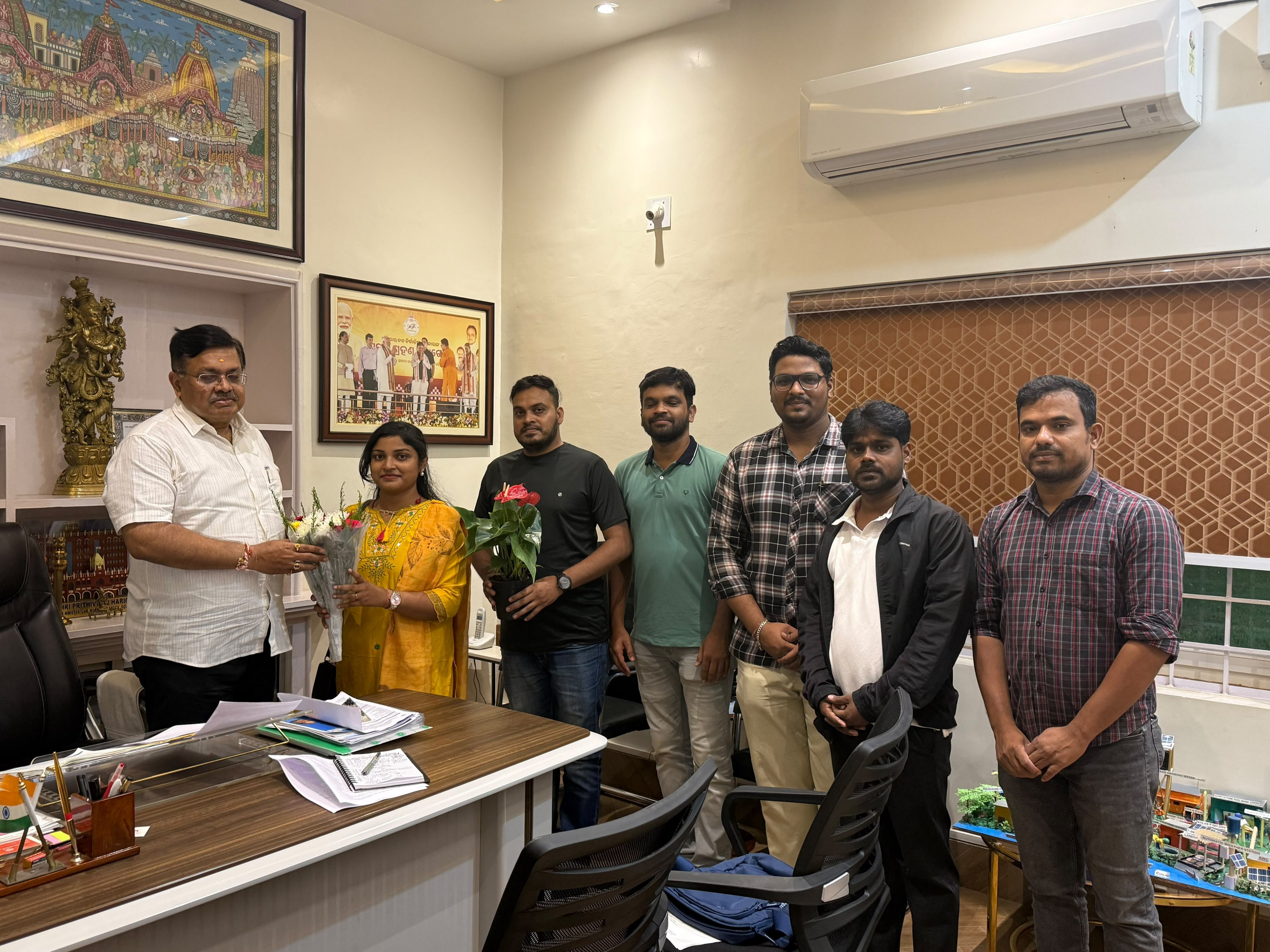OCS Aspirants Meet Minister Prithiviraj Harichandan, Thank Odisha Government Over Attempt Cap Removal